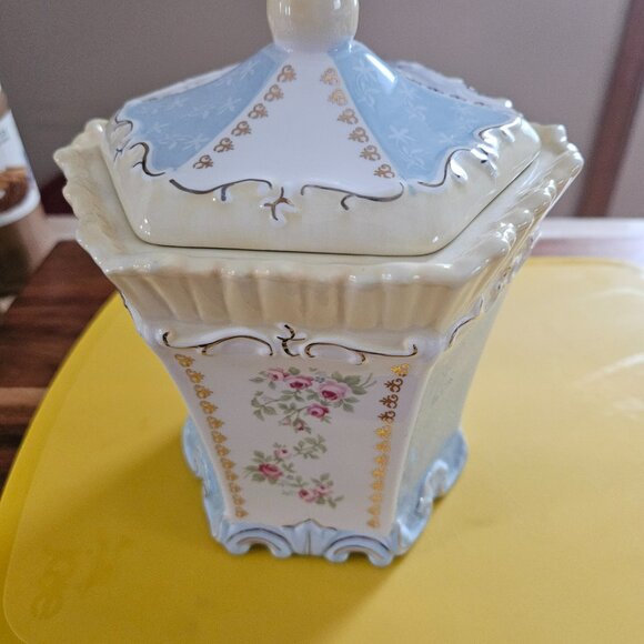 SIMPLY SHABBY CHIC CAROUSEL JAR WITH LID PORCELAIN FLORAL PATTERN - Picture 2 of 8